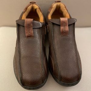 Mens leather slip on boot.